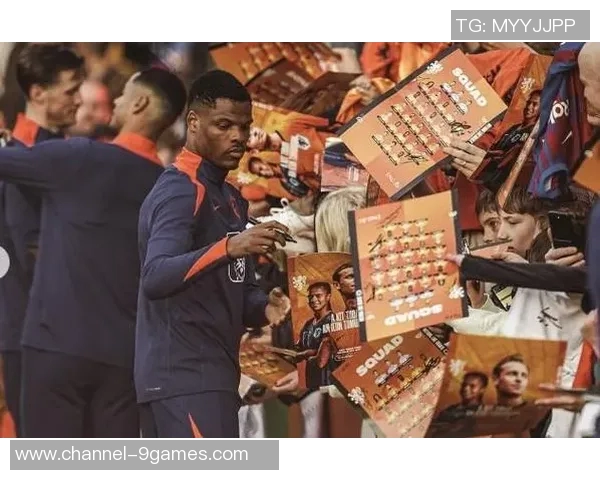 邓弗里斯喜获进球与胜利感谢小图拉姆精彩配合助力球队表现 邓弗里斯喜获进球与胜利感谢小图拉姆精彩配合助力球队表现