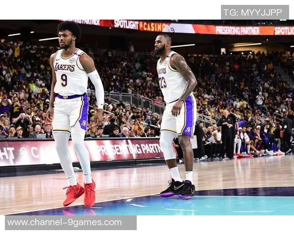 布克赞詹姆斯复出后无缝融入展现比赛魅力逐步找回状态令人期待