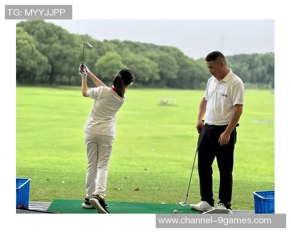 富保罗表达对小里球技的欣赏并请求其传授高尔夫技巧